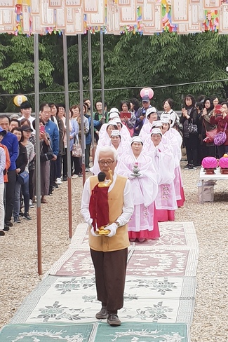 Partake in the Vesak Ceremony at Yonggungsa Cham Joeun Uri Temples